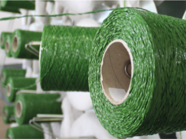 Rocchetti di filato verde per erba sintetica